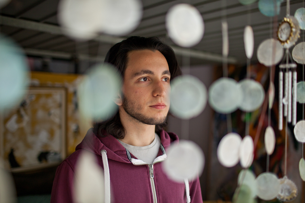 Porträt von Mohammed Bashimann – Peoplefotografie, Porträt eines Flüchtlings in Villach, Outdoor.