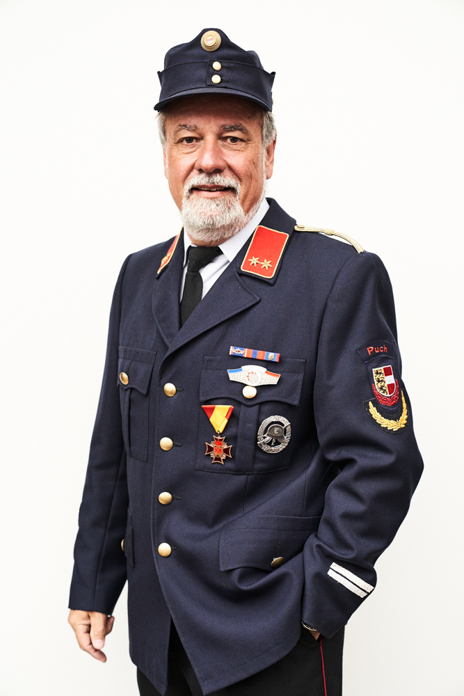 Porträt Freiwillige Feuerwehr Villach Land, Kärnten, Oberbrandinspektor – professioneller Headshot.