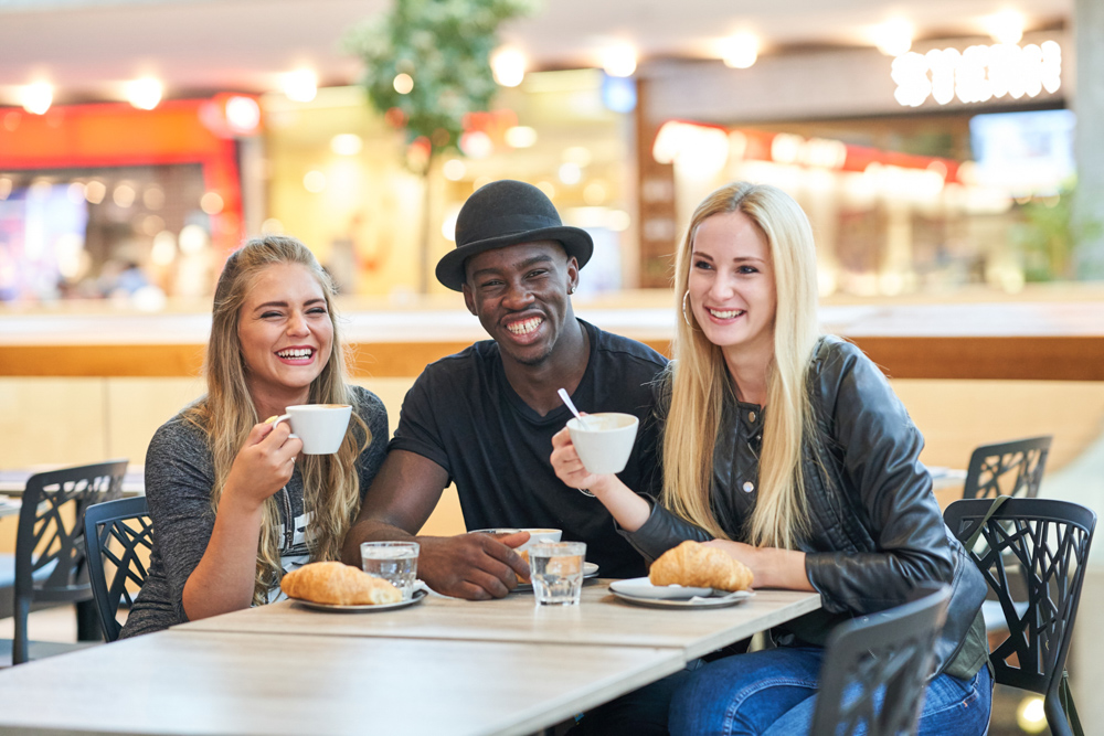 Gruppenporträt mit Robert Sonko, Chiara Uličná und Alexandra Sedlmaier – Peoplefotografie.