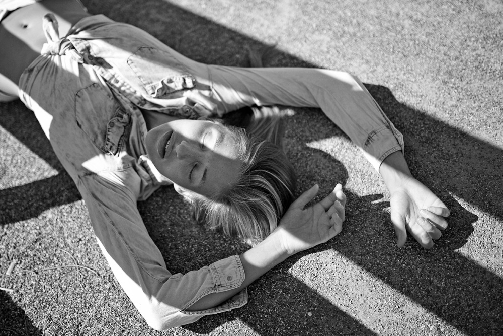 Fashionfotografie – Studioaufnahme mit klarem Licht-Setup