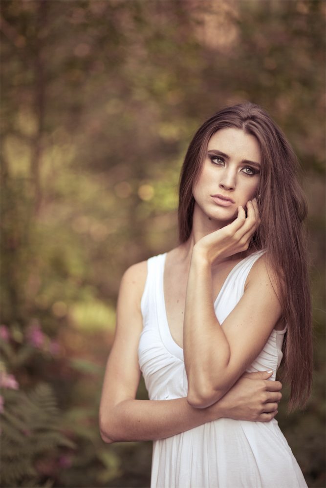 Fashionfotografie – Editorialaufnahme eines Models, Ganzkörper
